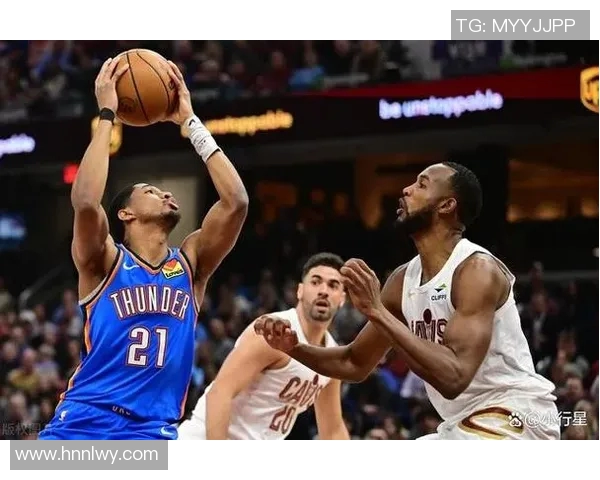 骑士与雷霆总决赛第二场激战回顾球员表现与战术分析